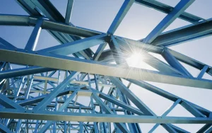 اهمیت سبکی ساندویچ پانل در عملکرد سازه‌